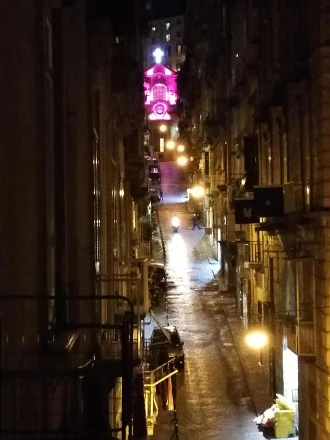 In The Heart Of Napoli Apartment Luaran gambar
